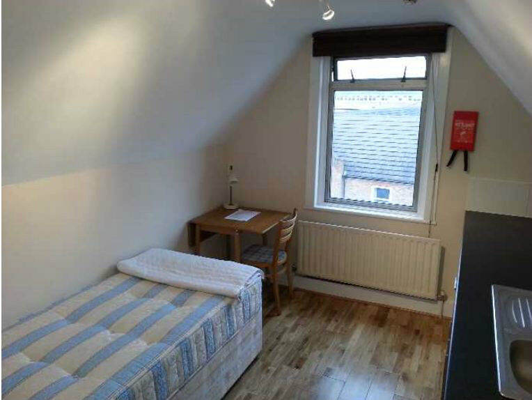 Room Malwood Road in Greater London