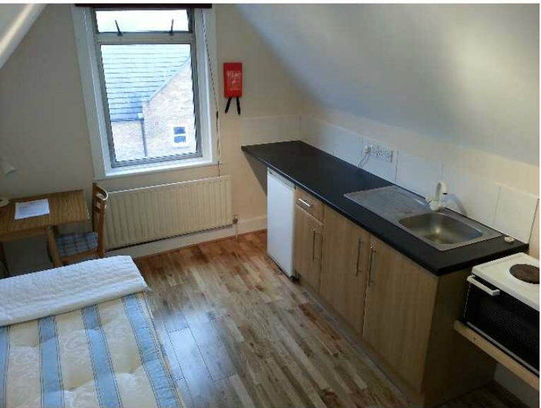 Room Malwood Road in Greater London