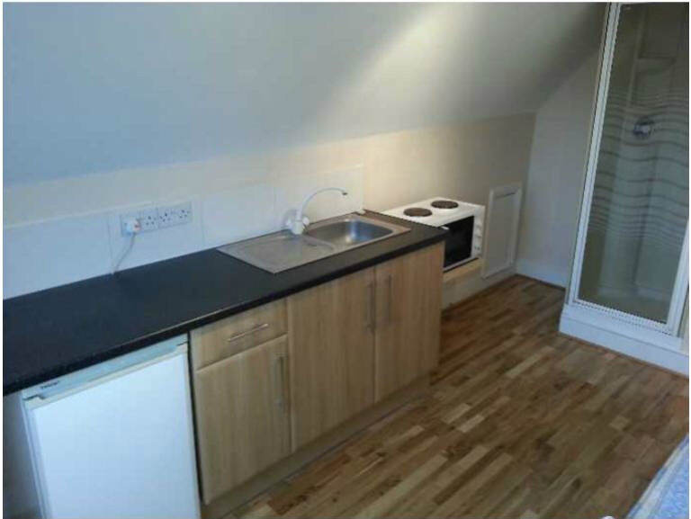 Room Malwood Road in Greater London