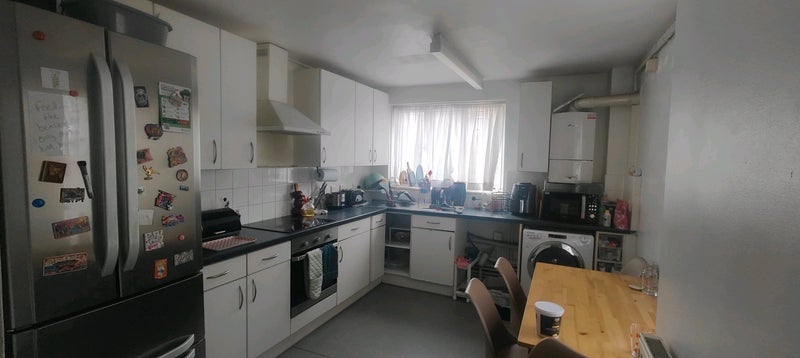 Room Burder Close in Greater London