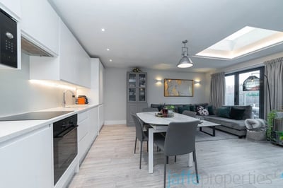 Flat West End Lane in Greater London