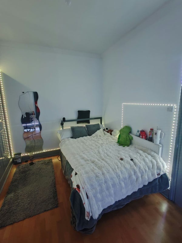 Room Harriet Street in Cardiff