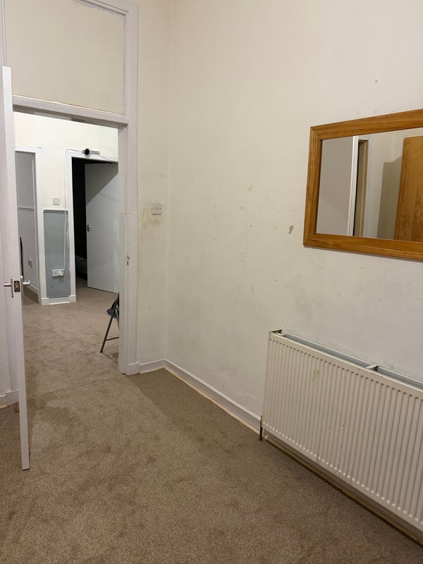 Room Cathcart Road in Glasgow