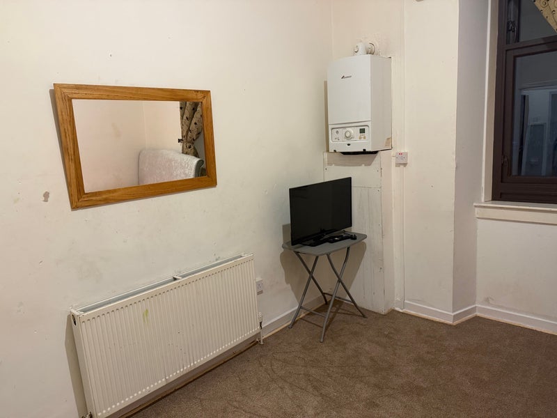 Room Cathcart Road in Glasgow