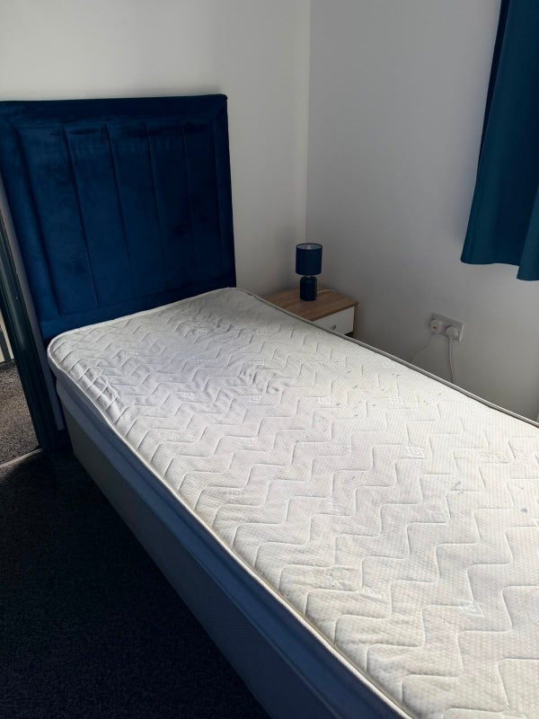 Room Seymour Road in Sandwell