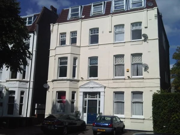 Flat Greencroft Gardens in Greater London