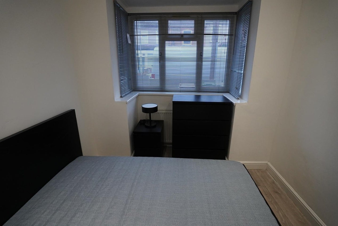 Room Harrow Road in Greater London
