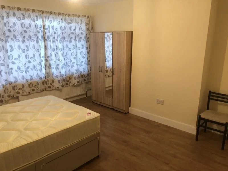 Room Rosemary Avenue in Greater London