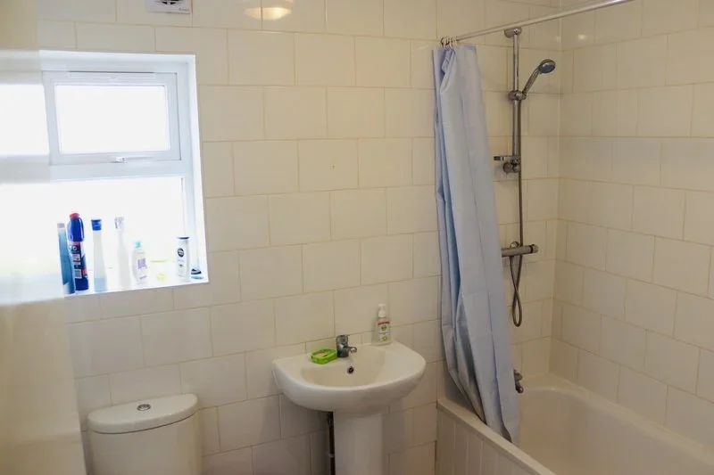Room Rosemary Avenue in Greater London