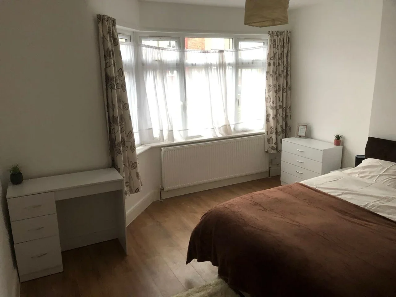 Room Rosemary Avenue in Greater London