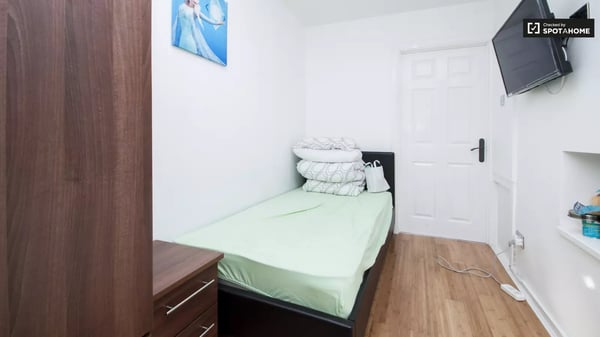 Flat Whitnell Way in Greater London