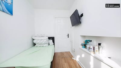 Flat Whitnell Way in Greater London