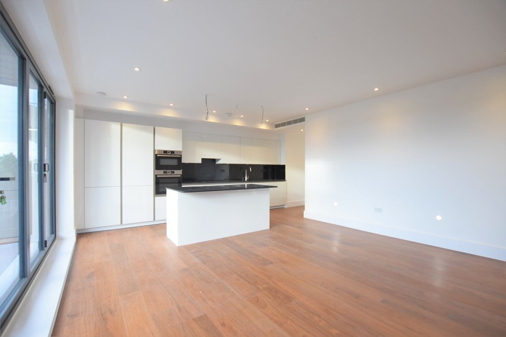 Flat New Barns Way in Epping Forest