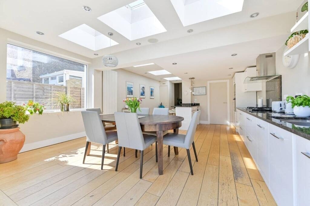 House Manor Road in Greater London