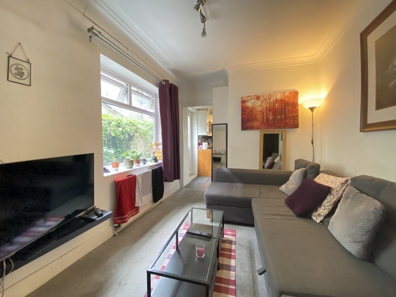 Room Chobham Road in Greater London