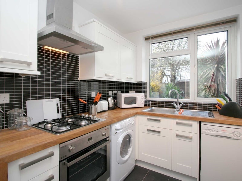 Room Chobham Road in Greater London