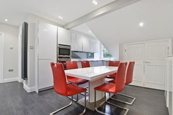 Flat Holland Park Avenue in Greater London
