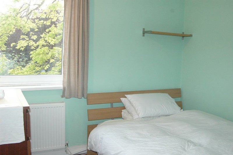 Room Bolton Road in Greater London