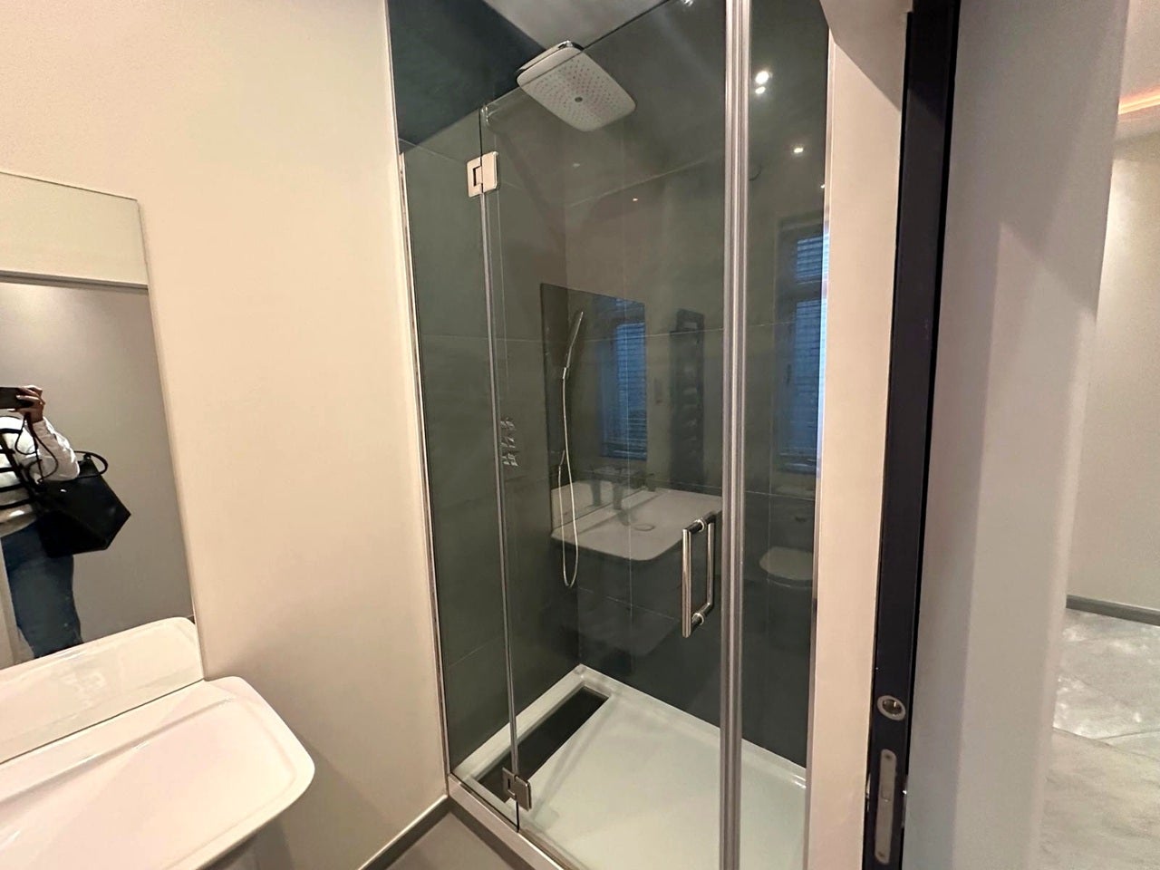 Flat Wynnstay Gardens in Greater London