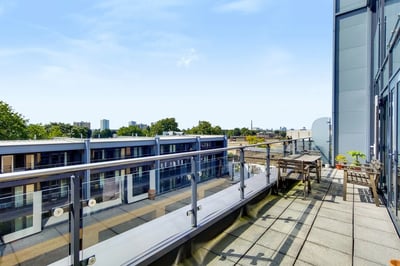 Flat Wharf Street in Greater London