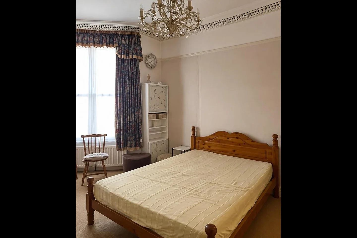 Flat Broomwood Road in Greater London
