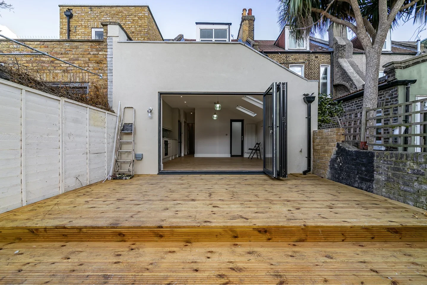 Flat Barclay Road in Greater London