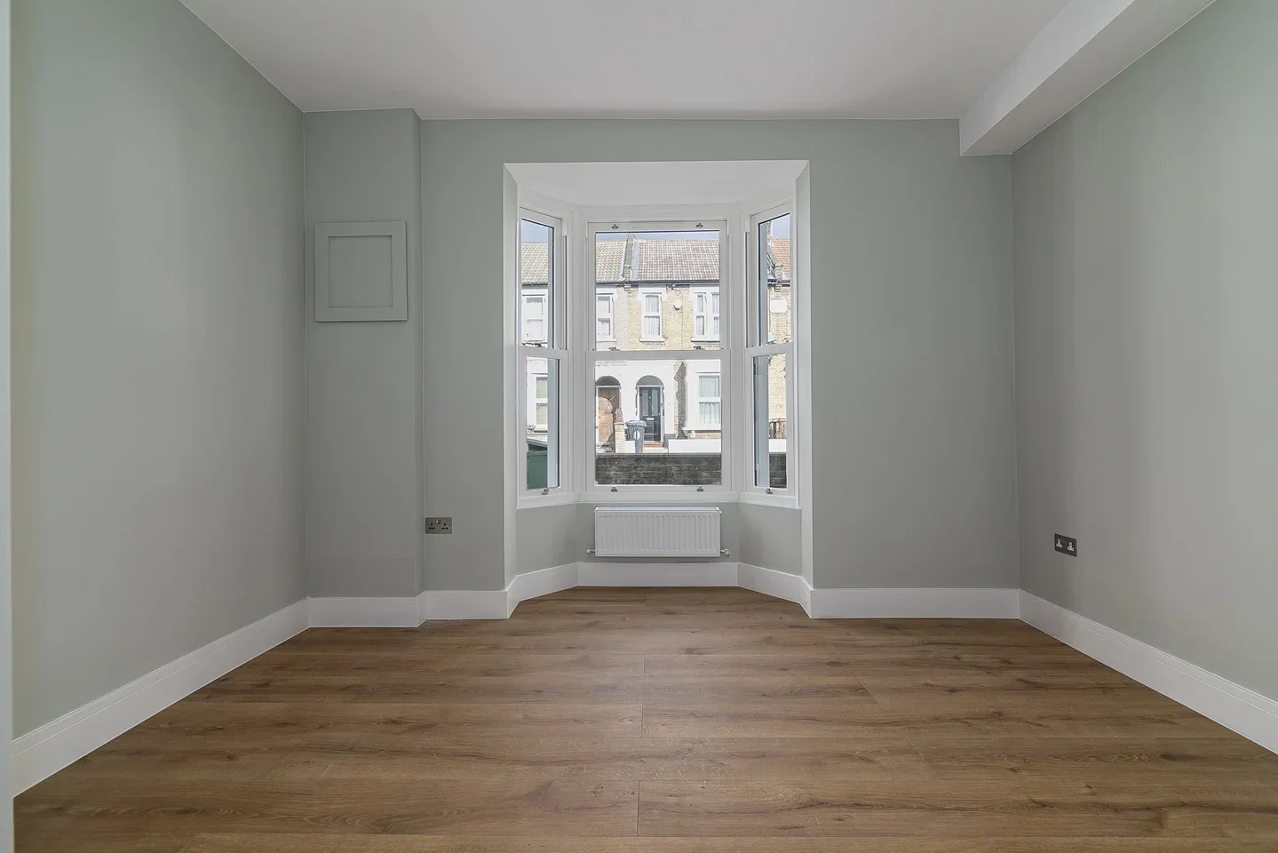 Flat Barclay Road in Greater London