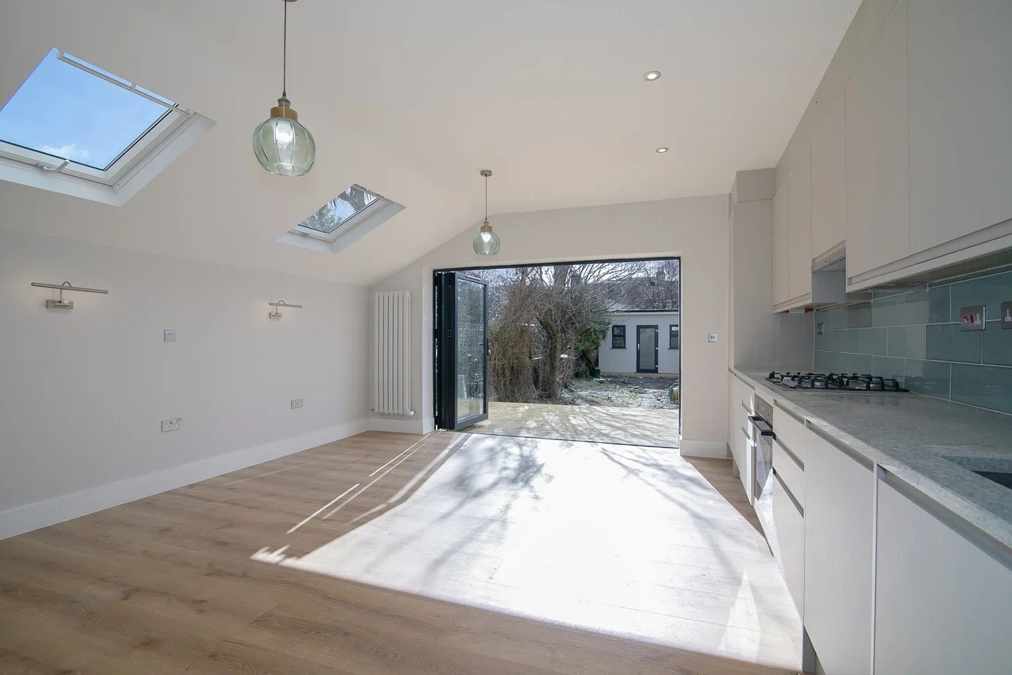 Flat Barclay Road in Greater London