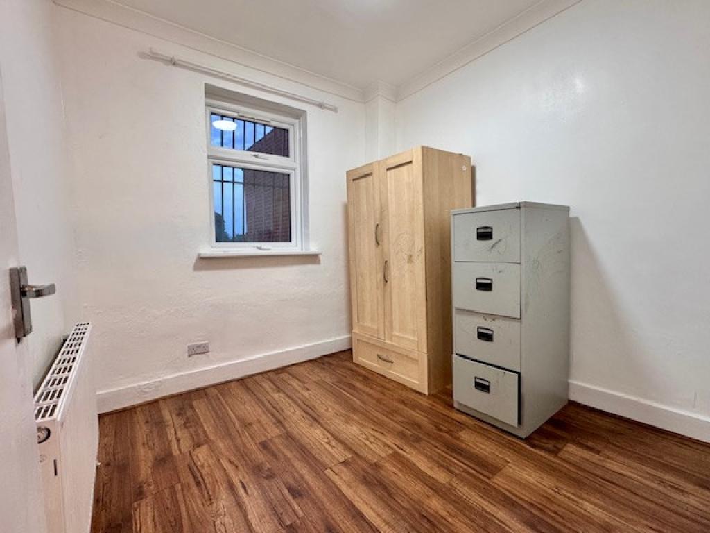 Flat Ilford Lane in Greater London