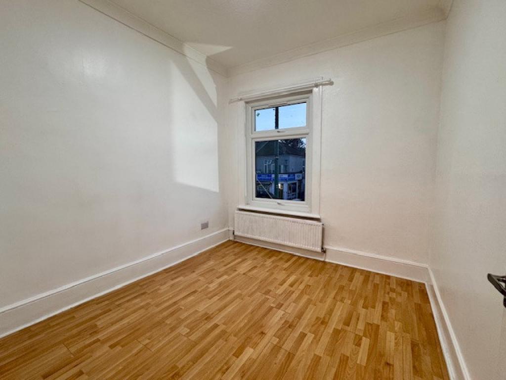 Flat Ilford Lane in Greater London