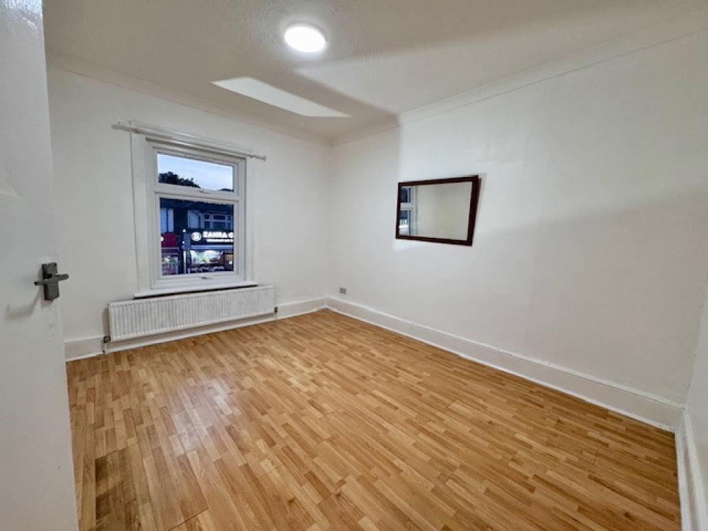 Flat Ilford Lane in Greater London