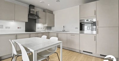 Flat Sanderling Way in Dartford