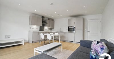 Flat Sanderling Way in Dartford
