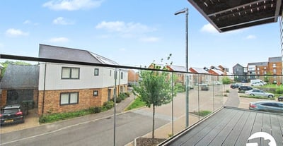 Flat Sanderling Way in Dartford