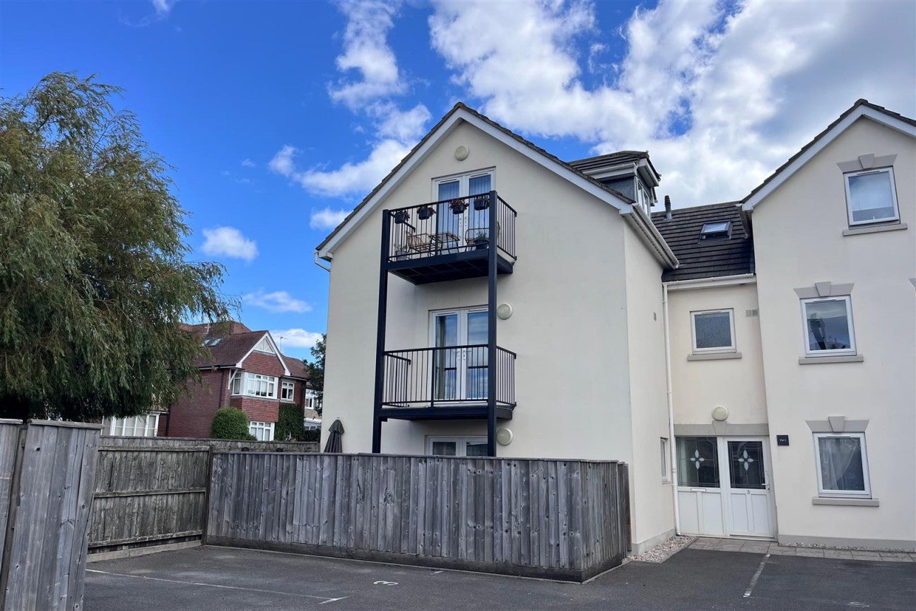 Flat Victoria Avenue in Swanage