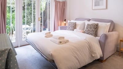 Flat Elgin Avenue in City of Westminster