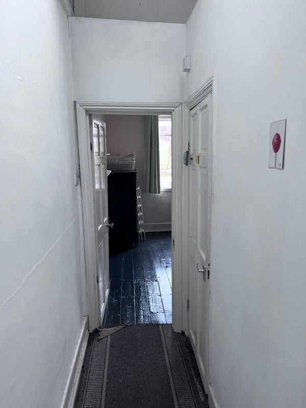 Room Calderon Road in Greater London