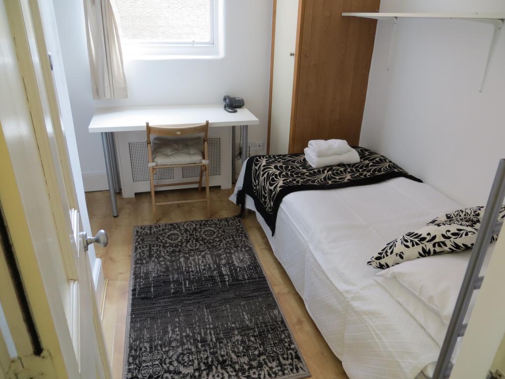 Flat Fulham Palace Road in Greater London