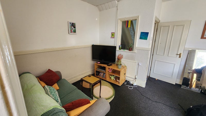 Room Canada Road in Cardiff