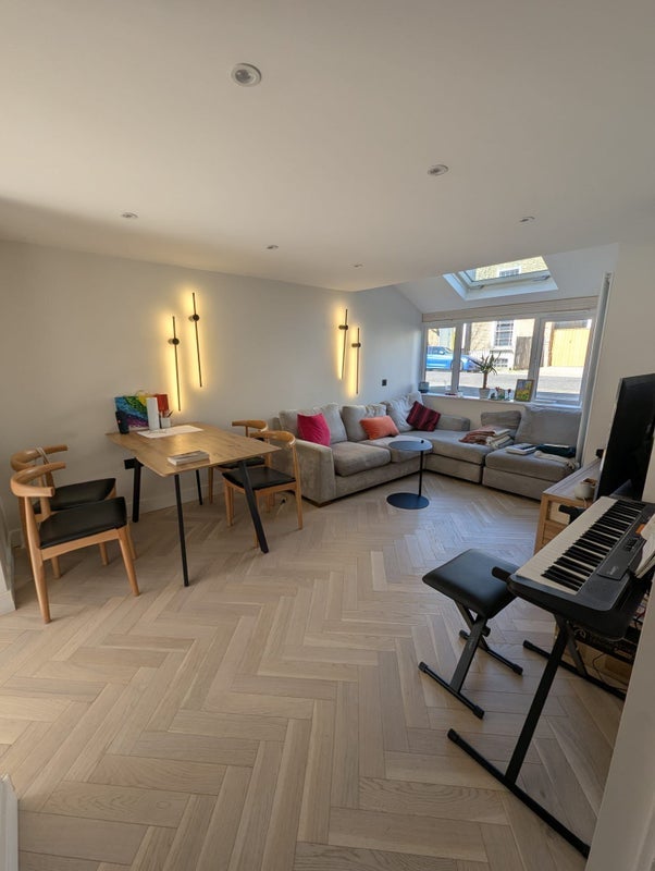Room Brownlow Road in Greater London