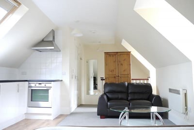 Flat Marlowe Avenue in Canterbury