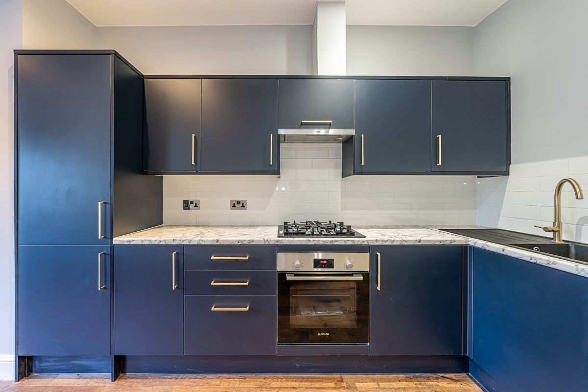 Flat Kendoa Road in Greater London