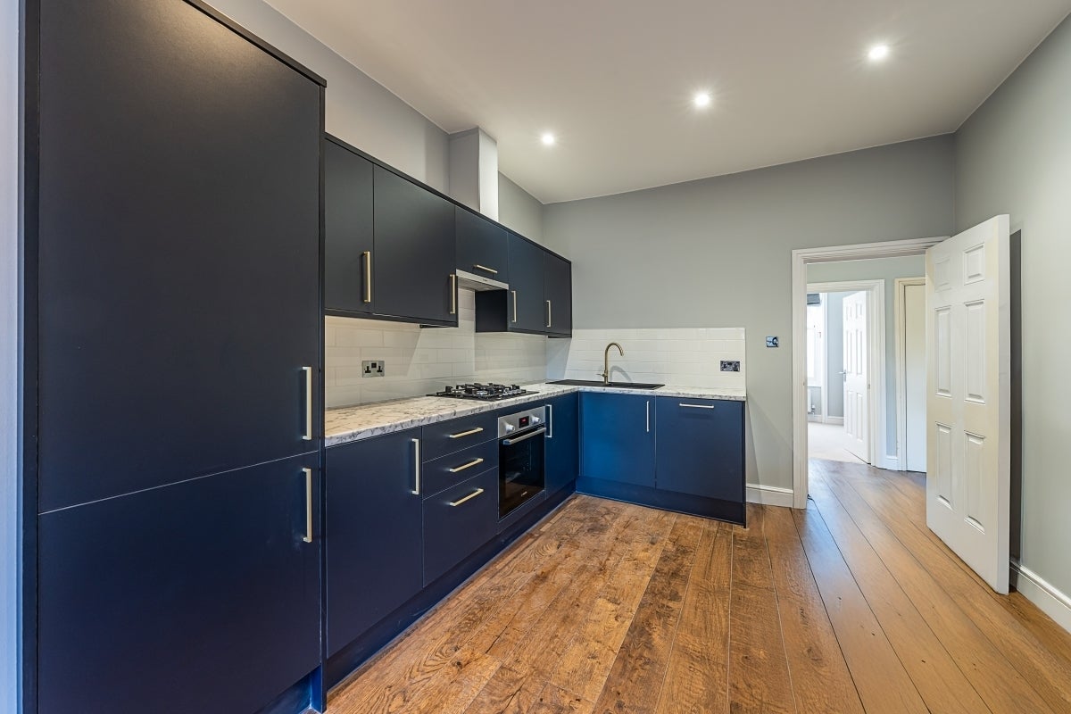 Flat Kendoa Road in Greater London