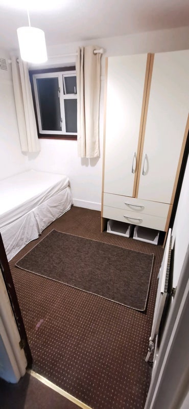 Room London Road in Crawley
