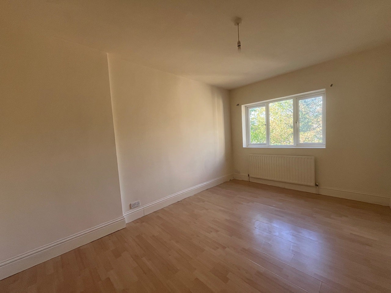 Flat Dunheved Road North in Greater London