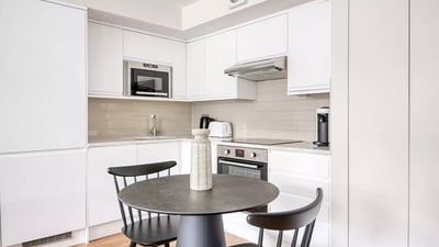 Flat Russell Gardens in Greater London
