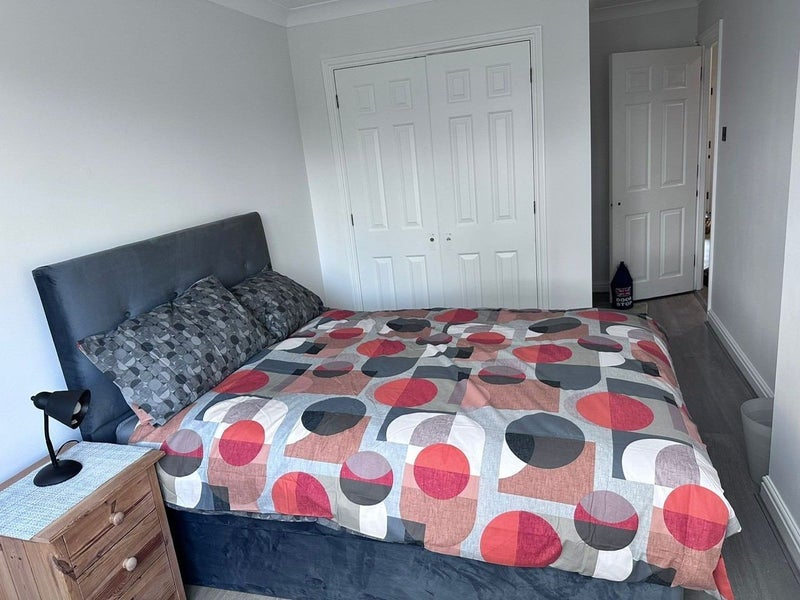 Room Doncel Crescent in Greater London