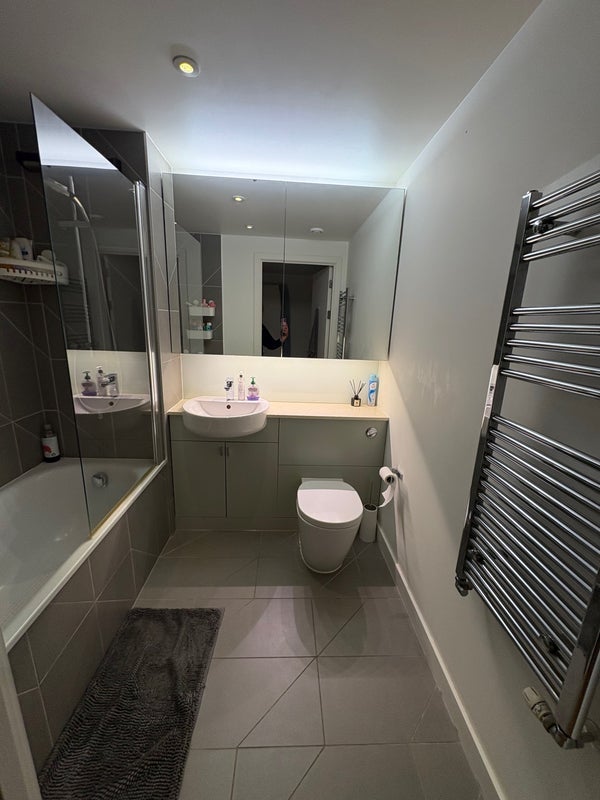 Room Mirabelle Gardens in Greater London