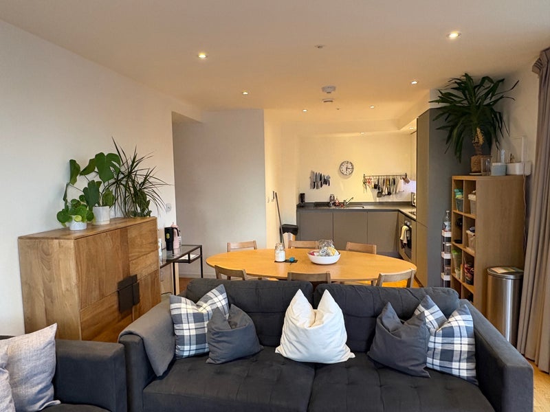 Room Mirabelle Gardens in Greater London