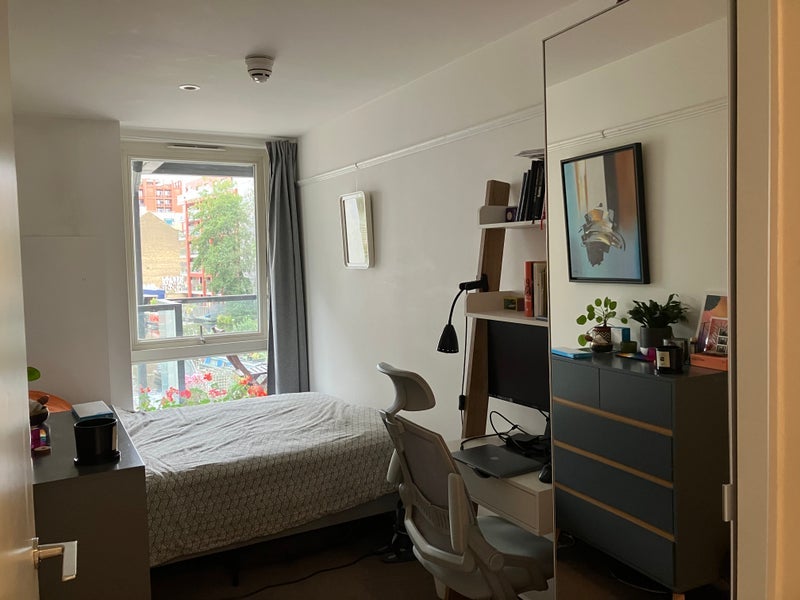 Room Regent's Canal towpath in Greater London